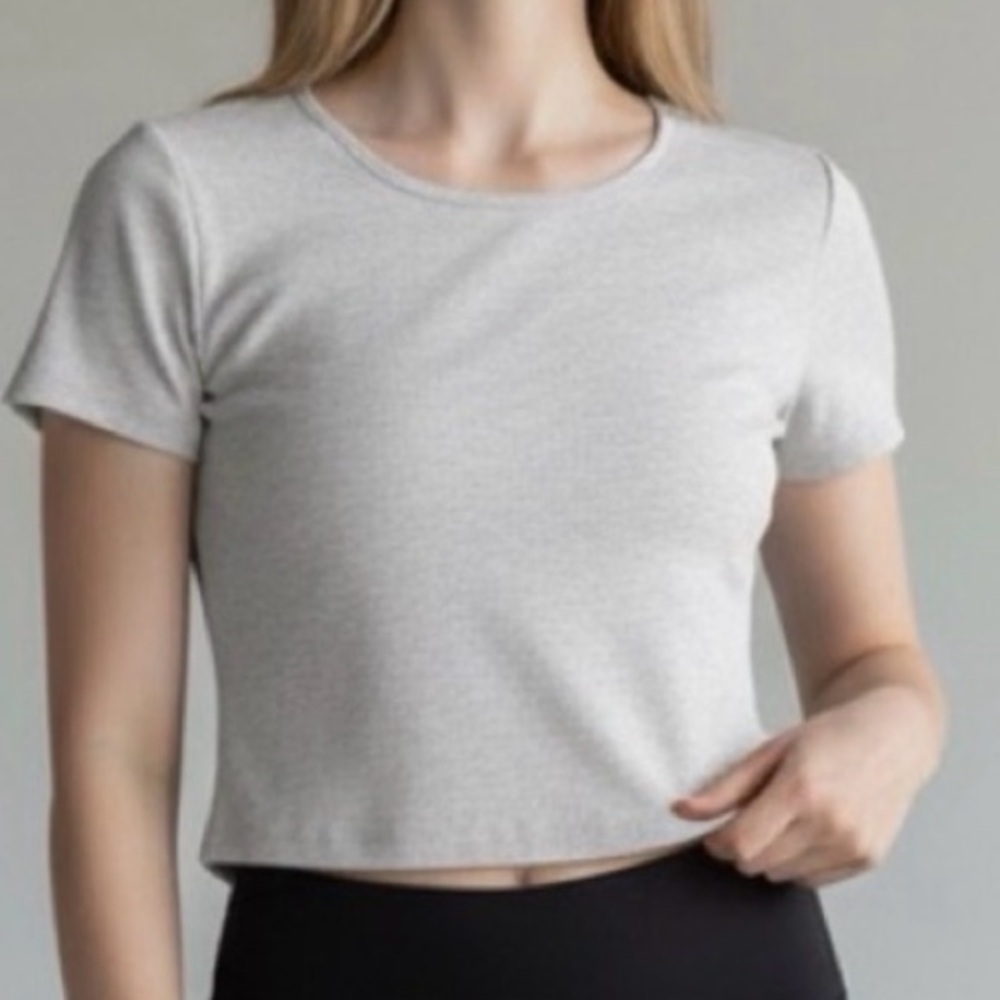 Yogalicious Gray‎ Heavenly Rib Tara Crop Short Sleeve Top Built In Bra